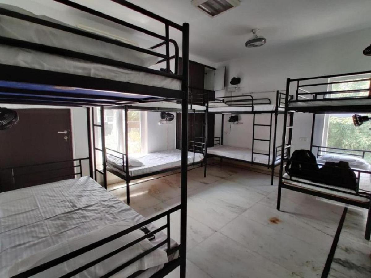 A Sleepy Fox Hostel นิวเดลี ภายนอก รูปภาพ