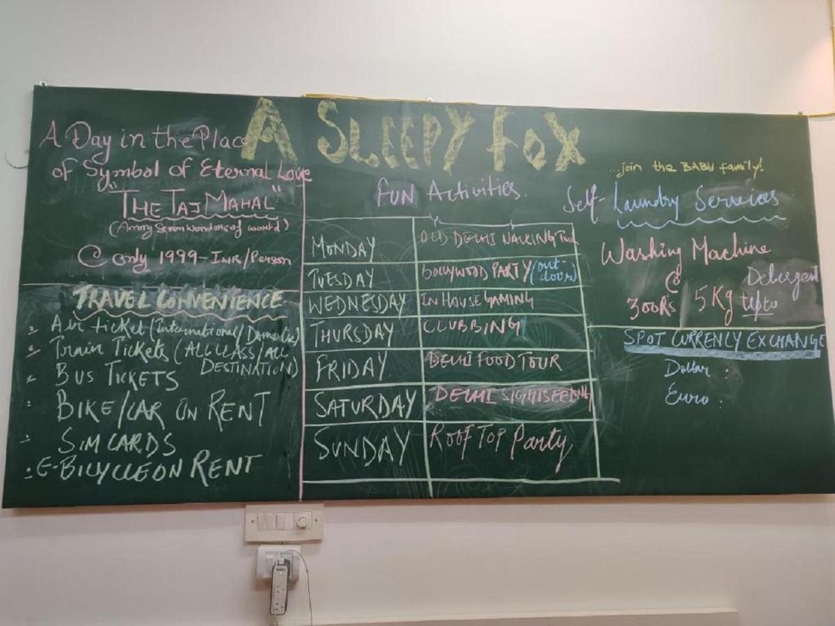 A Sleepy Fox Hostel นิวเดลี ภายนอก รูปภาพ