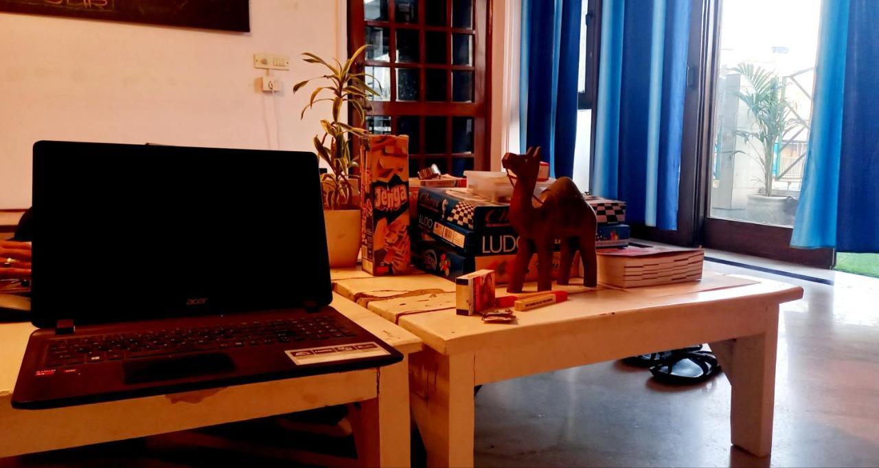 A Sleepy Fox Hostel นิวเดลี ภายนอก รูปภาพ