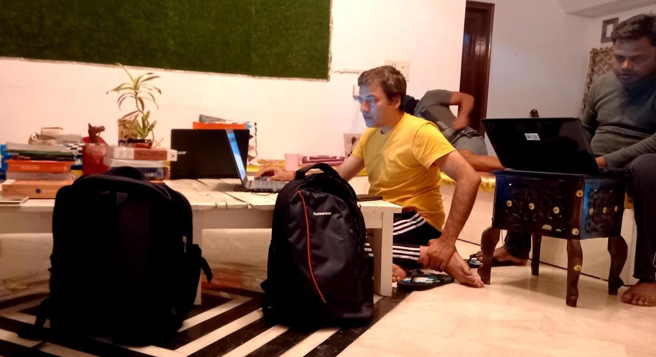 A Sleepy Fox Hostel นิวเดลี ภายนอก รูปภาพ