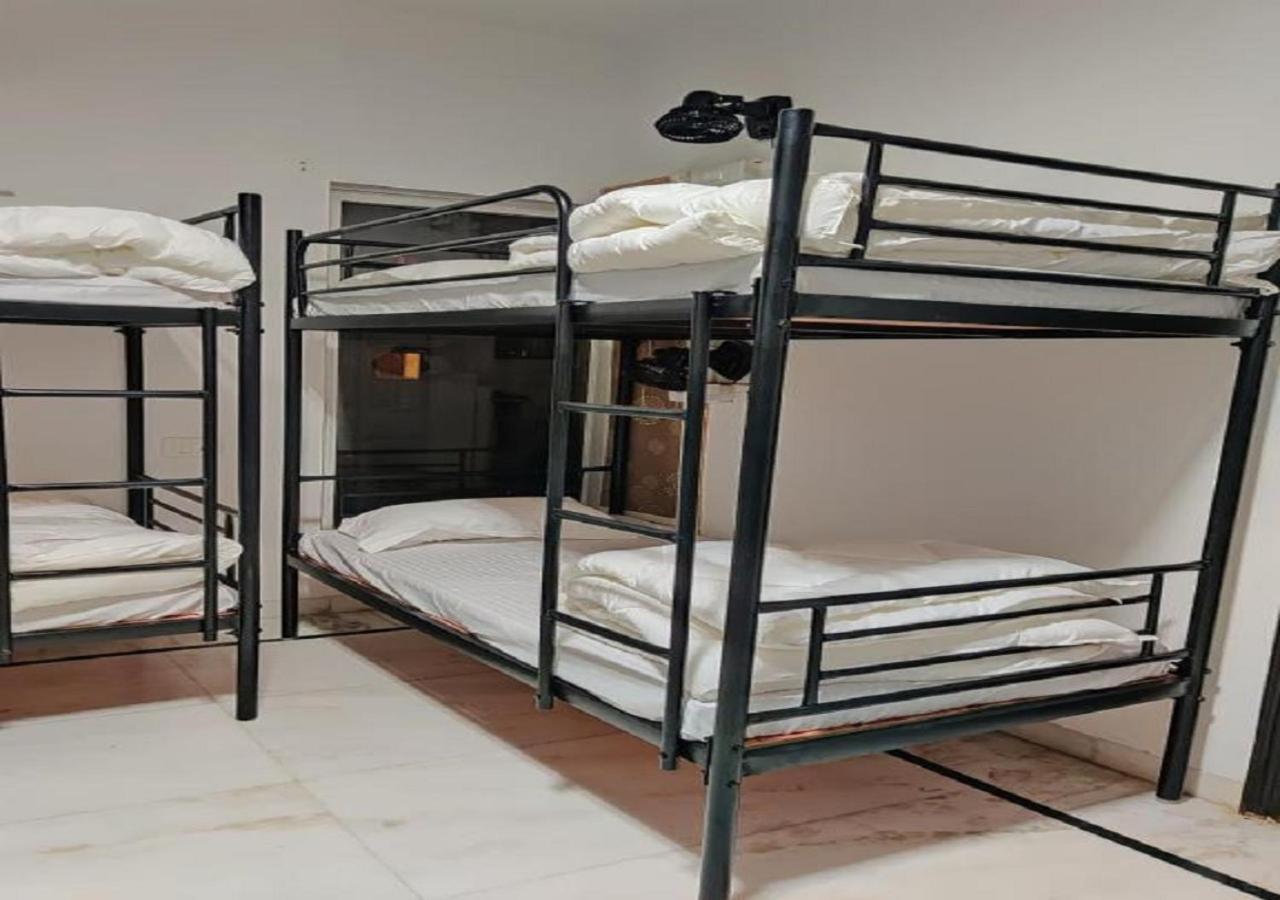 A Sleepy Fox Hostel นิวเดลี ภายนอก รูปภาพ