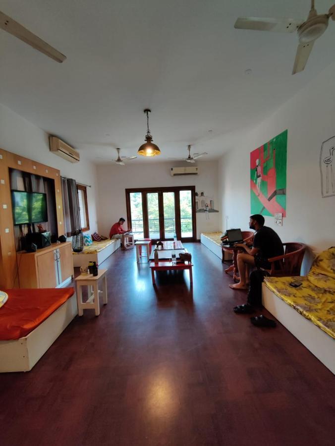 A Sleepy Fox Hostel นิวเดลี ภายนอก รูปภาพ