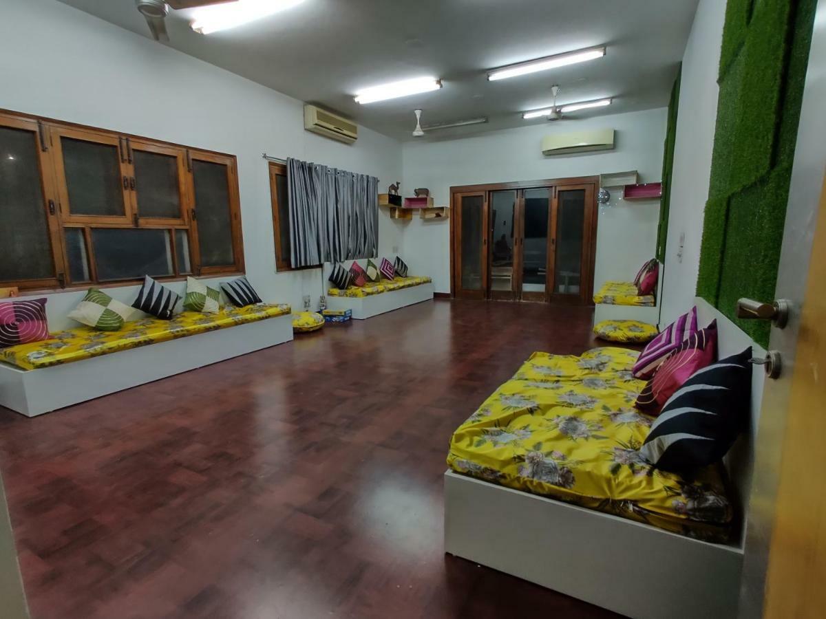 A Sleepy Fox Hostel นิวเดลี ภายนอก รูปภาพ