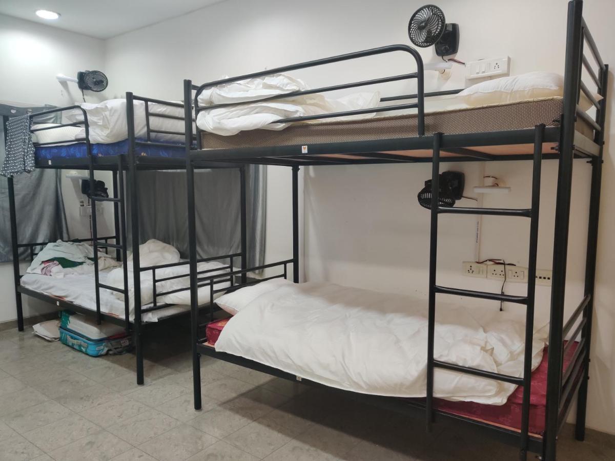 A Sleepy Fox Hostel นิวเดลี ภายนอก รูปภาพ