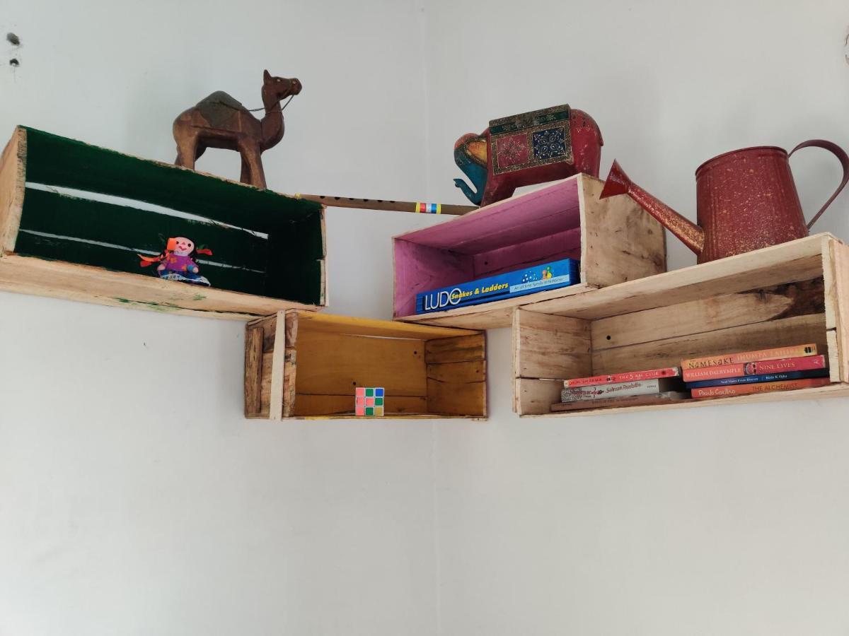 A Sleepy Fox Hostel นิวเดลี ภายนอก รูปภาพ