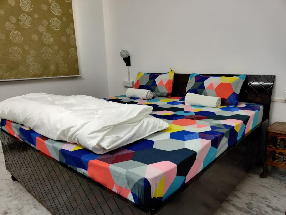 A Sleepy Fox Hostel นิวเดลี ภายนอก รูปภาพ