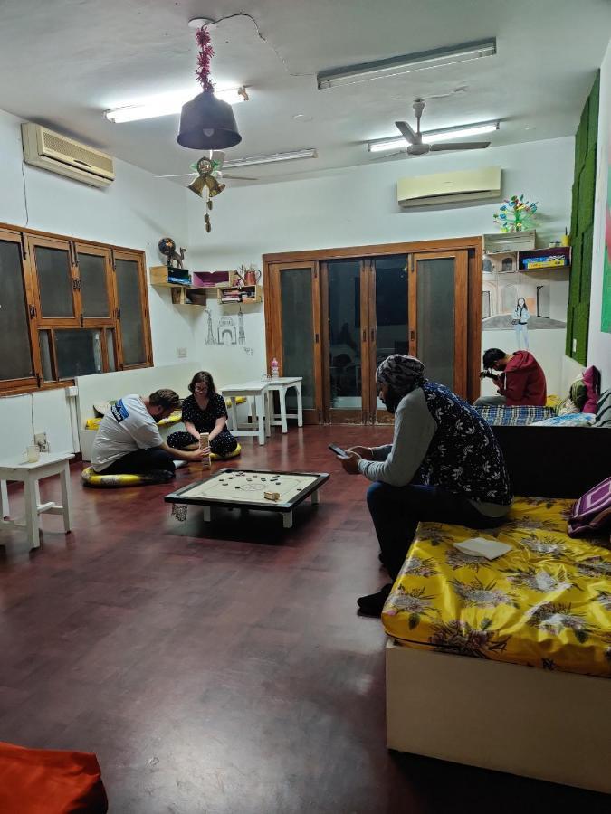 A Sleepy Fox Hostel นิวเดลี ภายนอก รูปภาพ